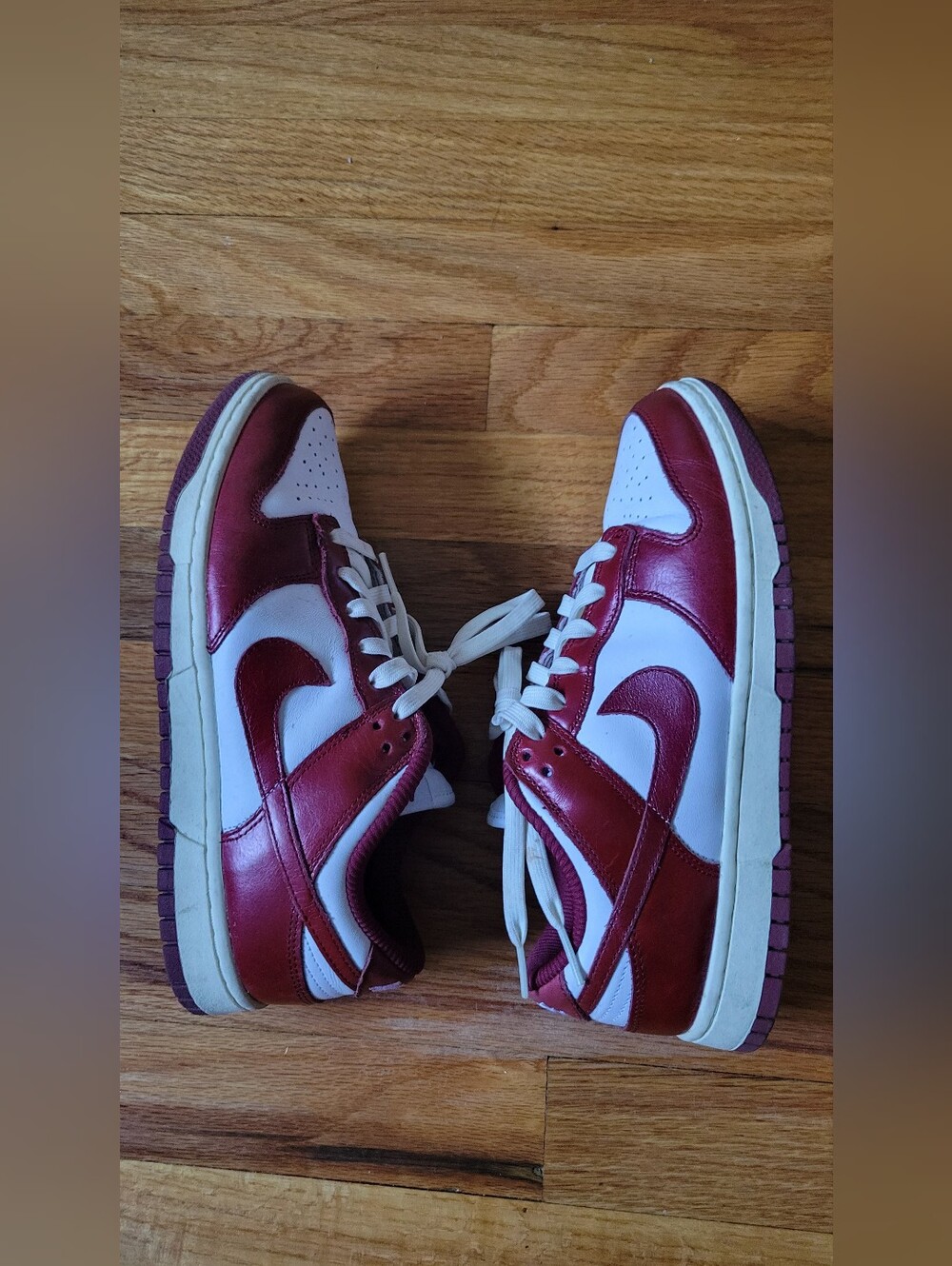 Nike Women's White and Burgundy Low-Top Sneakers